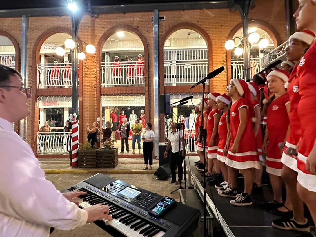 Atrações encantam público na Rua Coberta